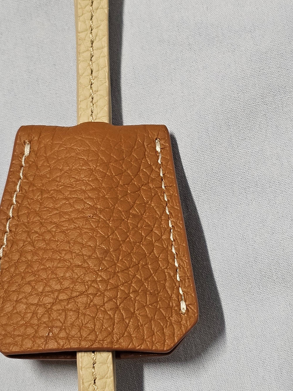 Maison de Sabre The SABRÉMOJI™ Padlock Charm in Pecan Nude - Picture 7 of 12